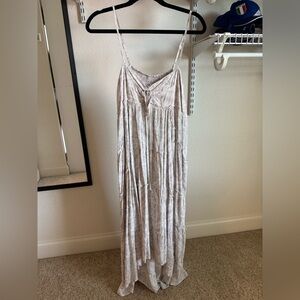 Vici Women’s Gray & Cream Flowy Dress